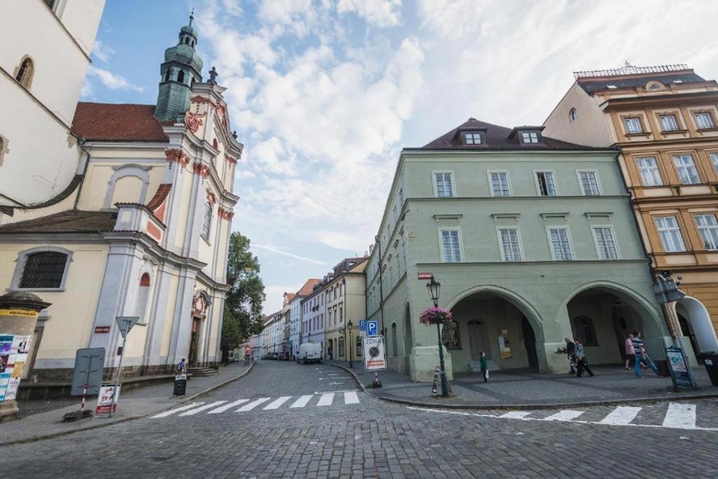 Апартаменты U Zlate Hvezdy Apartman Jungmann Литомержице Экстерьер фото